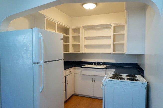 Building Photo - Study, Sleep, Repeat — Vintage 2-Bedroom N...