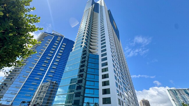 Foto del edificio - 2 BED/2 BATH FURNISHED UNIT AT HIGHLY DESI...