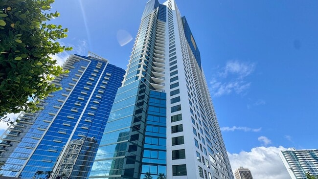 Building Photo - 2 BED/2 BATH FURNISHED UNIT AT HIGHLY DESI...