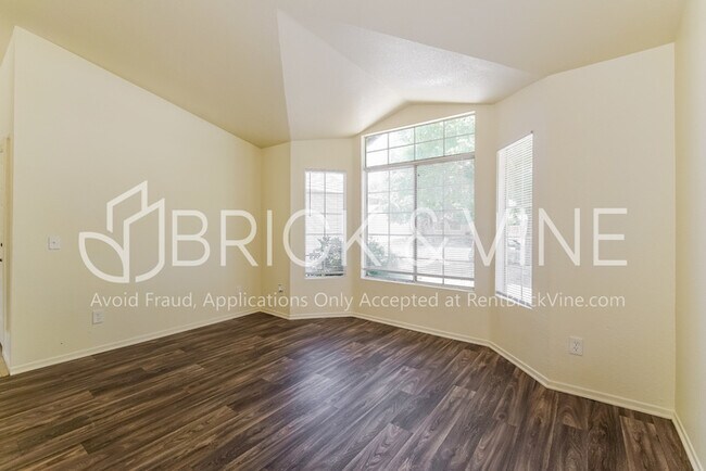 Foto del edificio - 1122 Caitlin Avenue