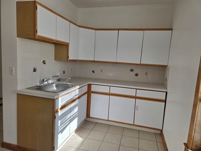 Building Photo - 5 Massasoit Rd