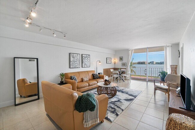 Foto del edificio - 917 N Flagler Dr