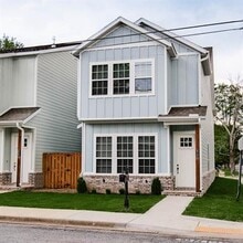 Building Photo - 510 W Persimmon St
