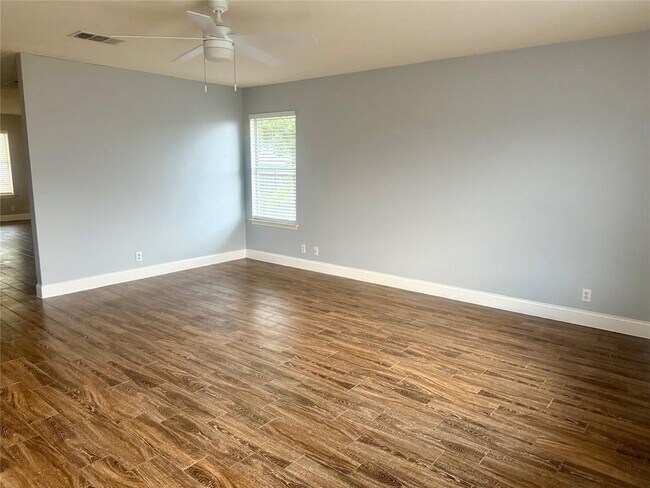 Foto del edificio - 114 Hersee Ct