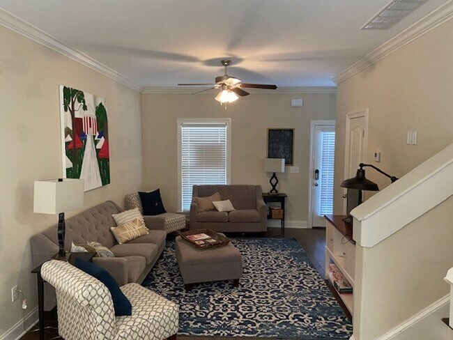 Building Photo - 4BR/4.5BA For Rent