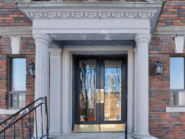 Building Photo - 166 Eastbourne Ave