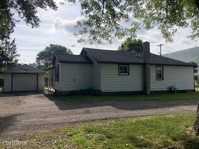 Building Photo - 3 br, 1 bath House - 8 Travis Dr