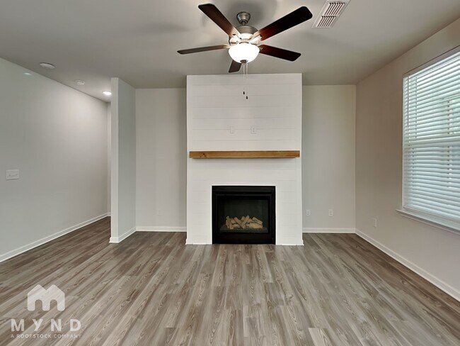Building Photo - 683 Riverwood Pass