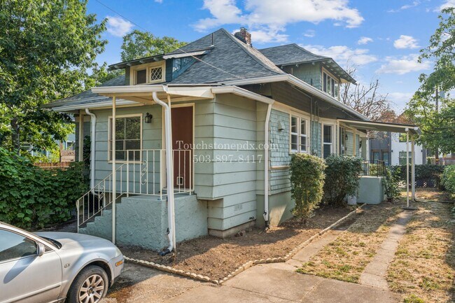 Foto del edificio - 4315-4317 N. Gantenbein Ave.