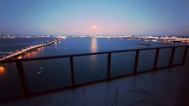 Foto del edificio - 3131 NE 7th Ave