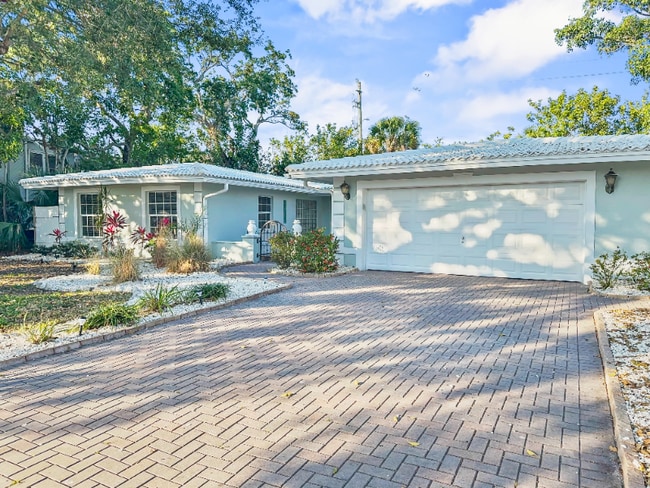 Building Photo - 567 Venice Ln