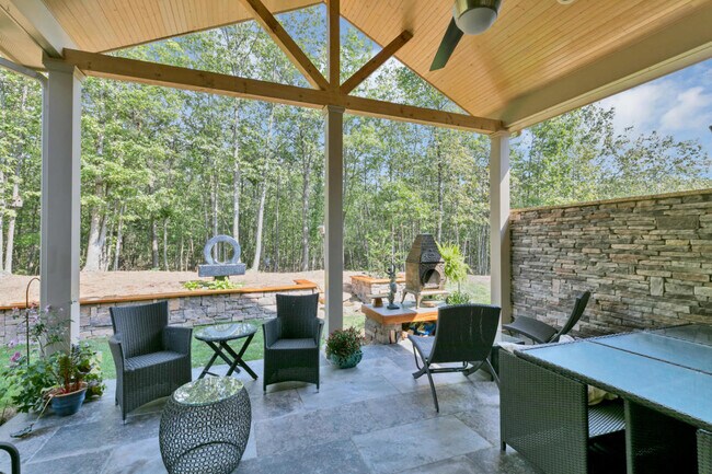 Building Photo - 147 Canyon Villa Rd
