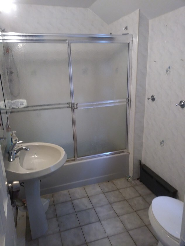 Bath 1 - 215 Parsons Dr