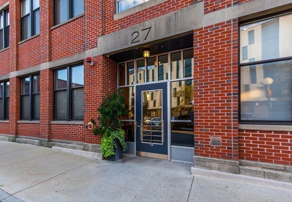 Primary Photo - 27 Wareham St