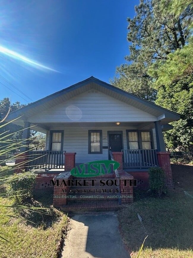 Building Photo - 1341 E Waldburg St