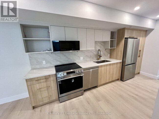 Building Photo - LOWER UNIT - 99A MOFFATT STREET