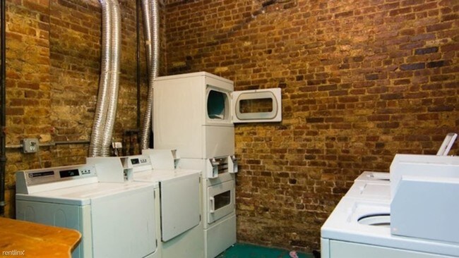 Building Photo - 3 br, 1 bath Apartment - 27 Arion Pl Unit 11L