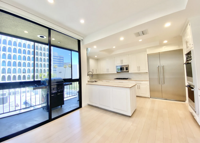 Building Photo - Luxurious Penthouse for rent in Beverly Hi...