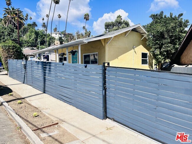 Building Photo - 3110 Pyrites St