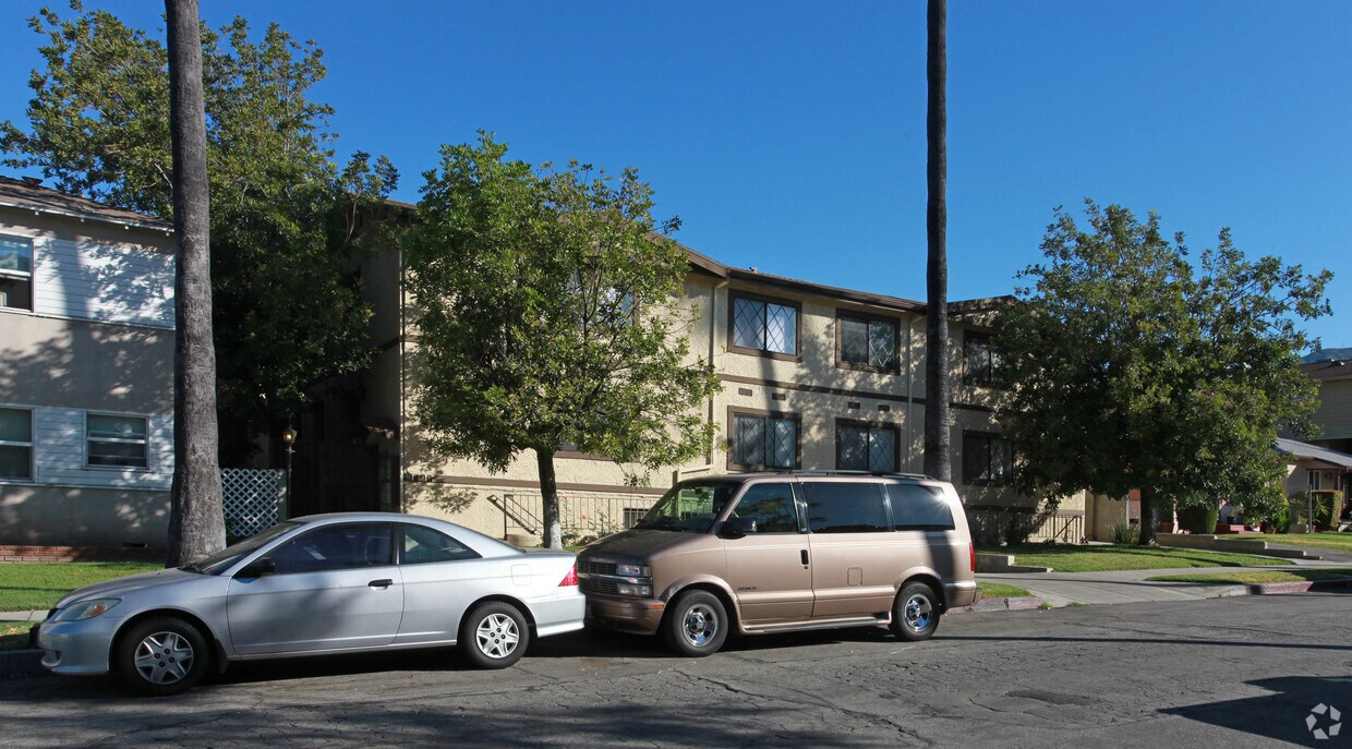 Building Photo - Quinn Manor