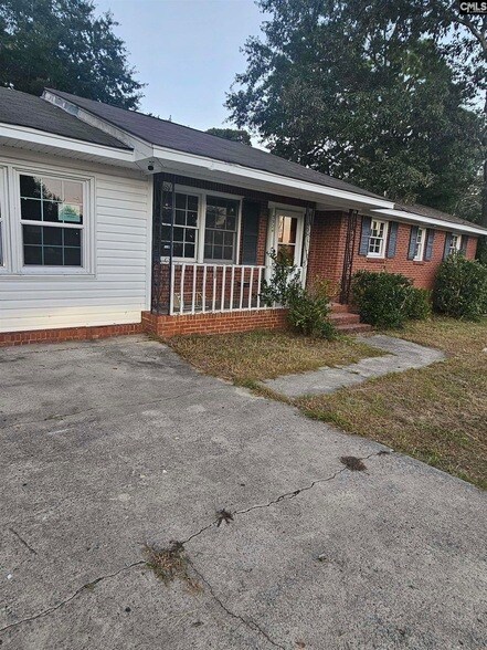 Foto del edificio - 3924 Trotter Rd