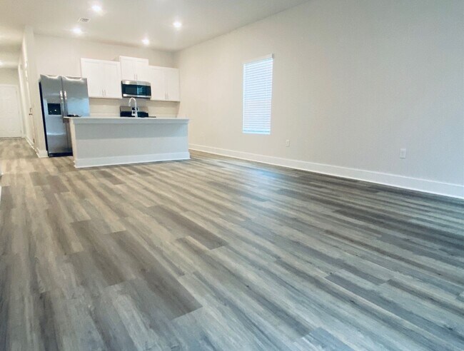 Foto del edificio - Brand New 3BR/2BA Home | Open Layout | Near NAS Pensacola