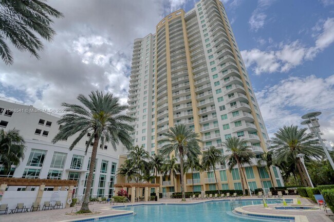 Building Photo - 1745 E Hallandale Beach Blvd