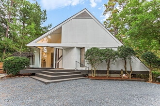 Building Photo - 475 St Andrews Dr