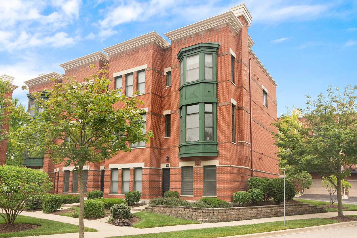 Primary Photo - 261 W Wood St