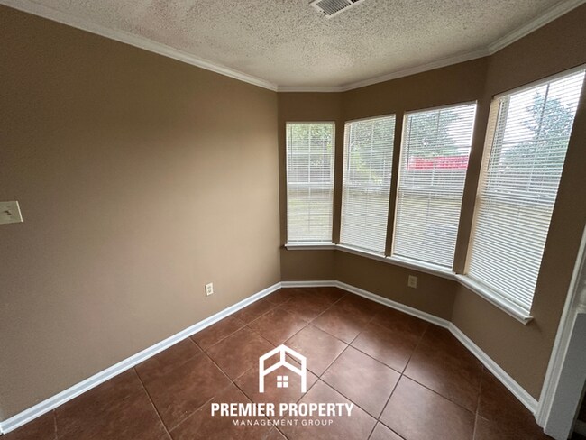 Foto del edificio - Charming 3BR/2BA Near Germantown | Fireplace & Bay Window Dining