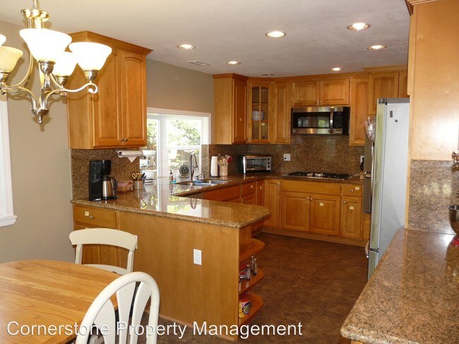Building Photo - 4 br, 2 bath House - 317 Henderson Dr