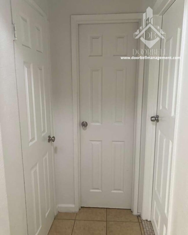 Foto del edificio - 24204 Clover Ave