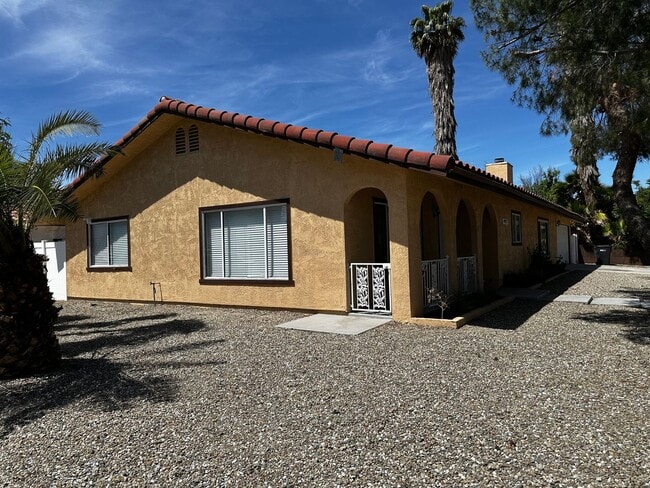 Building Photo - Freshly Updated 3bd/2ba home for rent!