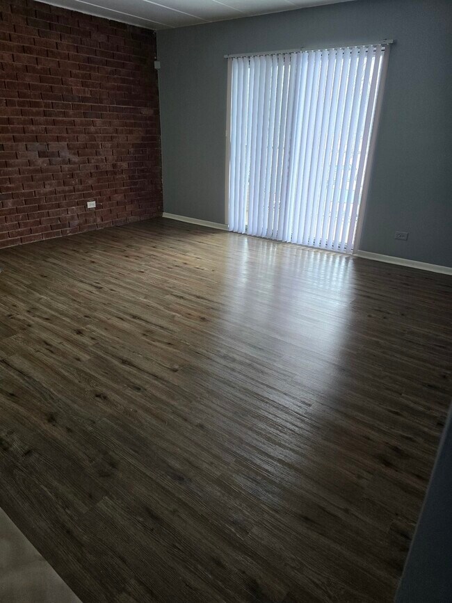 Foto del edificio - 17001 Albany Ave