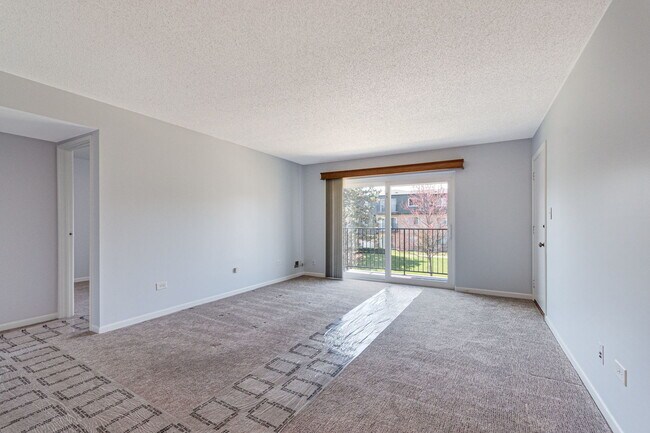 Foto del edificio - 9446 Bay Colony Dr