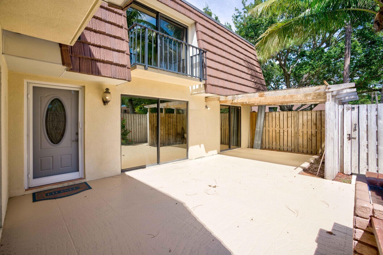 320 3rd Ln, Palm Beach Gardens, FL 33418 Townhome Rentals in Palm Beach Gardens FL