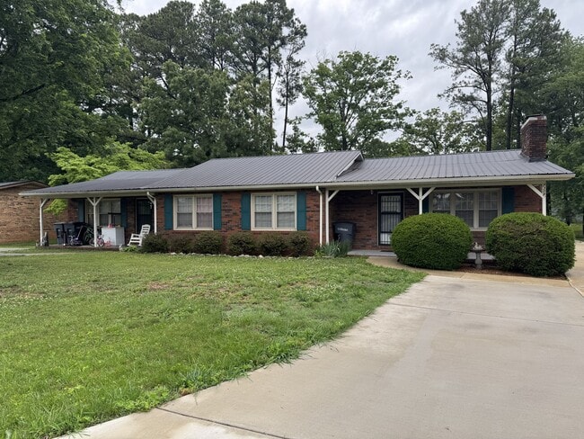 Building Photo - 730 Bradley Dr