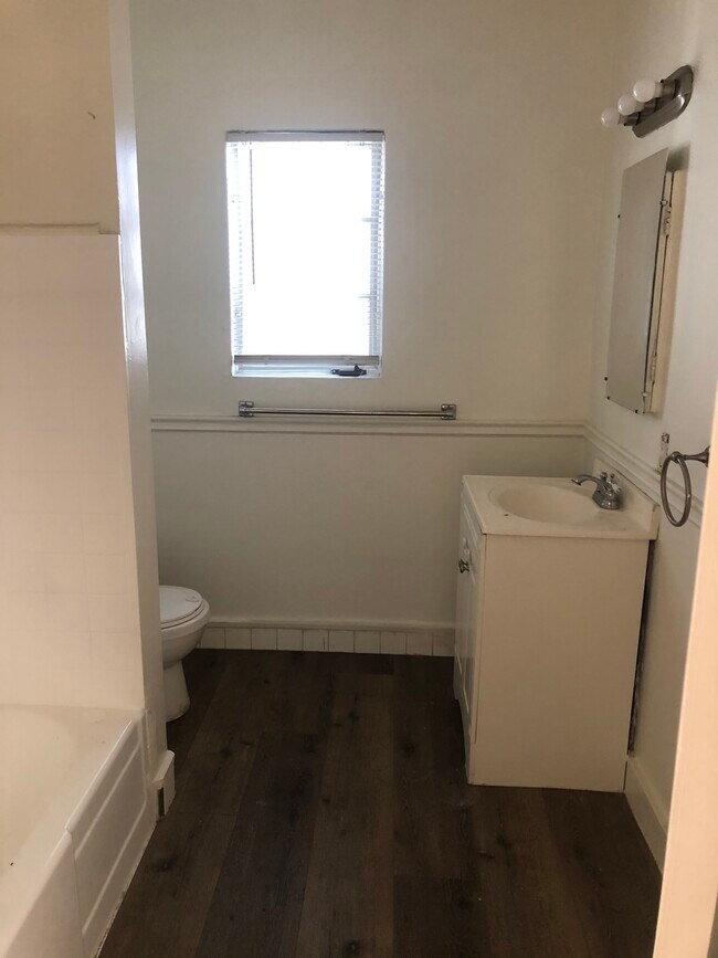 Foto del edificio - 1209 S La Cienega Blvd