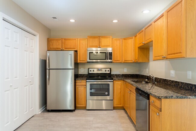 Building Photo - 218 Halo Dr