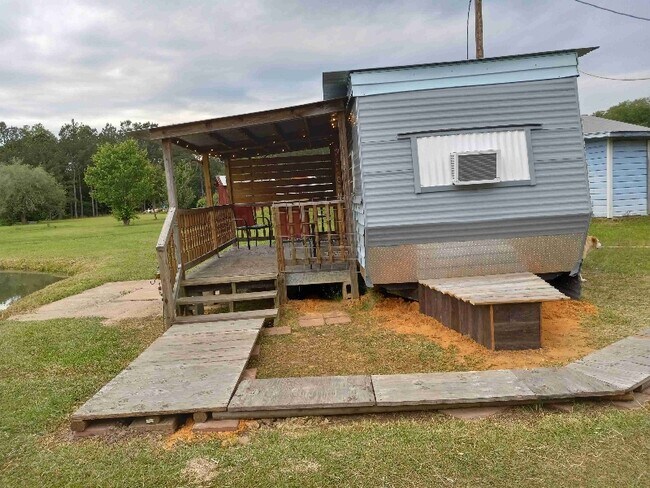 Building Photo - 438 Co Rd 911
