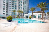 Foto principal - 241 Riverside Dr