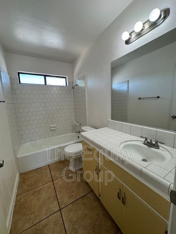 Foto del edificio - 810 S Court St