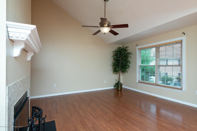 Foto del edificio - 1501 Buckingham Cir