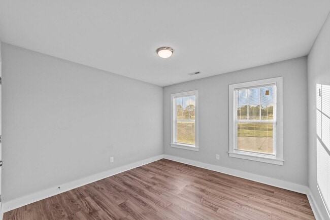 Building Photo - 410 Thad Little Rd