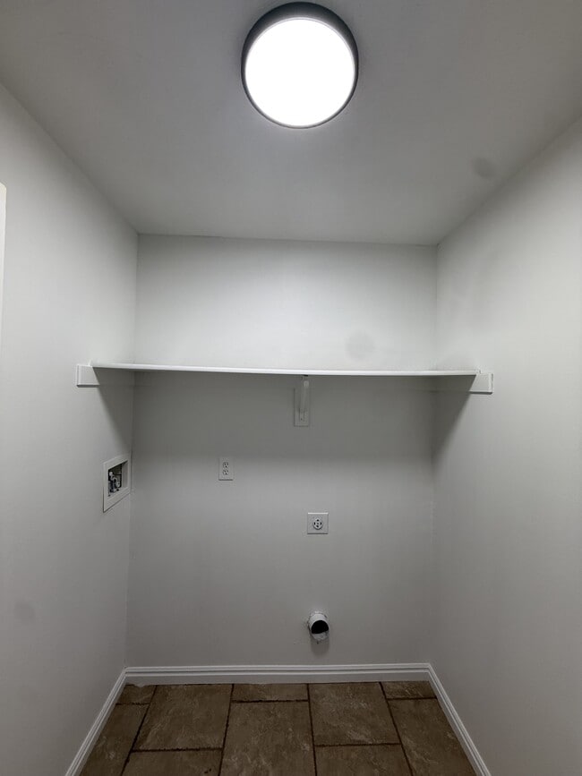 Building Photo - 6248 S High Bluff Dr