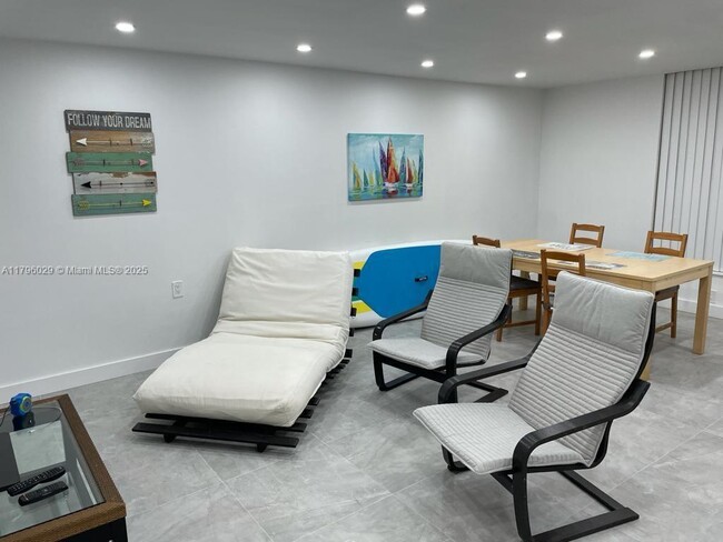 Foto del edificio - 1750 NE 115th St