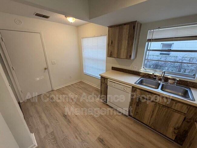 Foto del edificio - 10001 Turkey Trot Pl