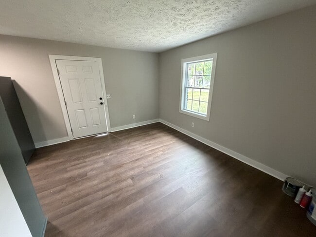 Building Photo - 909 Blue Ridge Dr