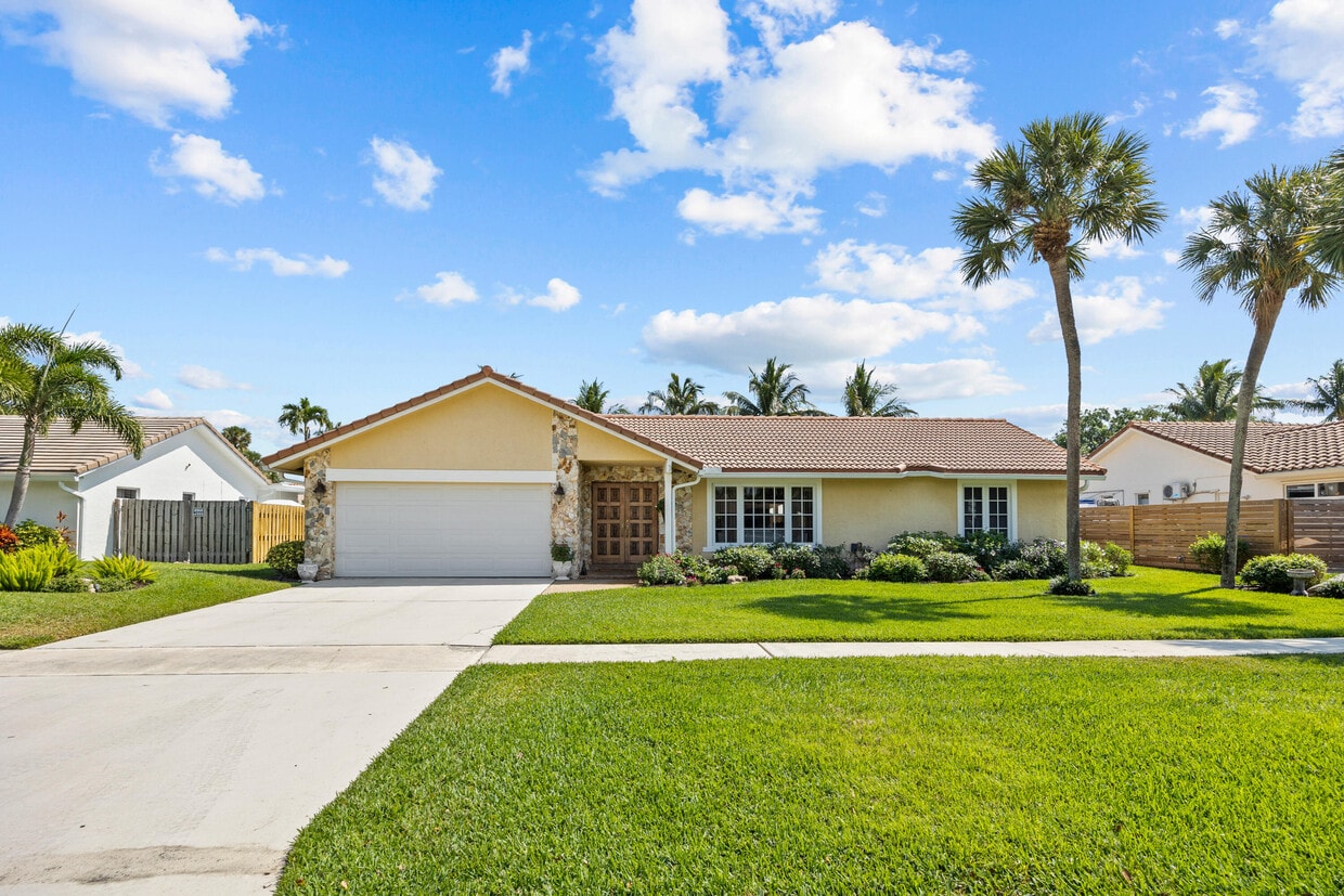 2136 SW 8th Ave, Boca Raton, FL 33486 House for Rent in Boca Raton, FL