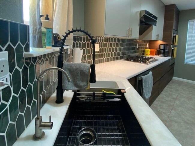 Foto del edificio - 5806 W Agate Ave